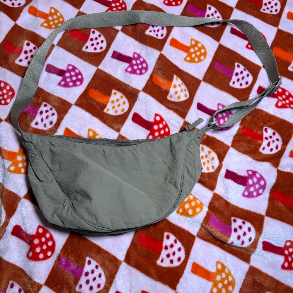 Uniqlo Gray Crossbody Bag with Minimalist Design